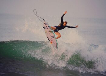 Inicia importante competición mundial de Surf en playa Punta Roca