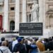 El Vaticano: piden autoridades no tomarse fotos con ataúd del papa