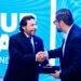 Reconocimiento a Félix Ulloa por favorecer iniciativas para el impulso de la formación en nuevas tecnologías, en El Salvador