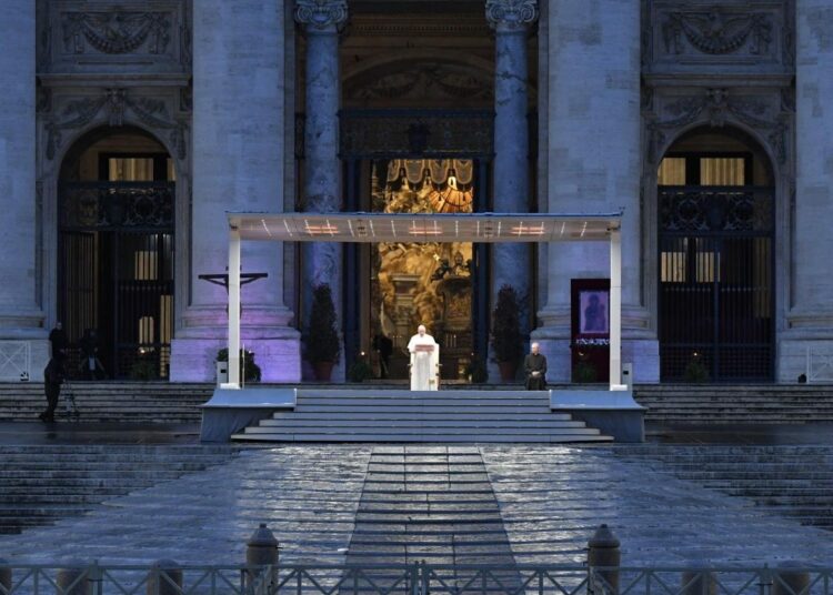 La oración en solitario del Papa Francisco durante la pandemia, uno de los momentos más impactantes de su pontificado