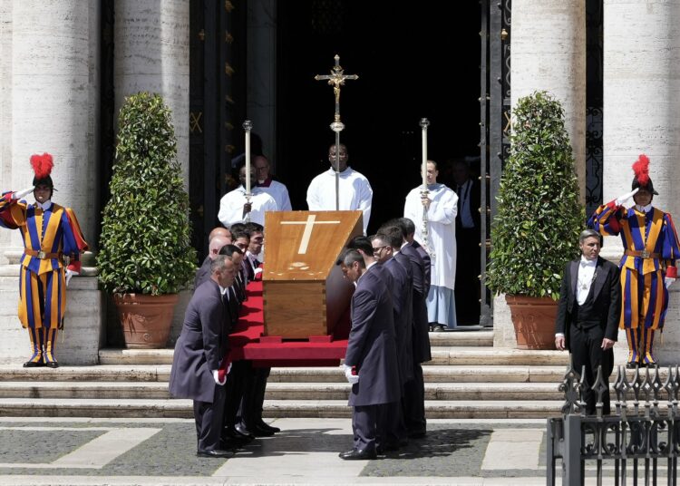 Fieles católicos de todo el mundo dan último adiós al Papa Francisco