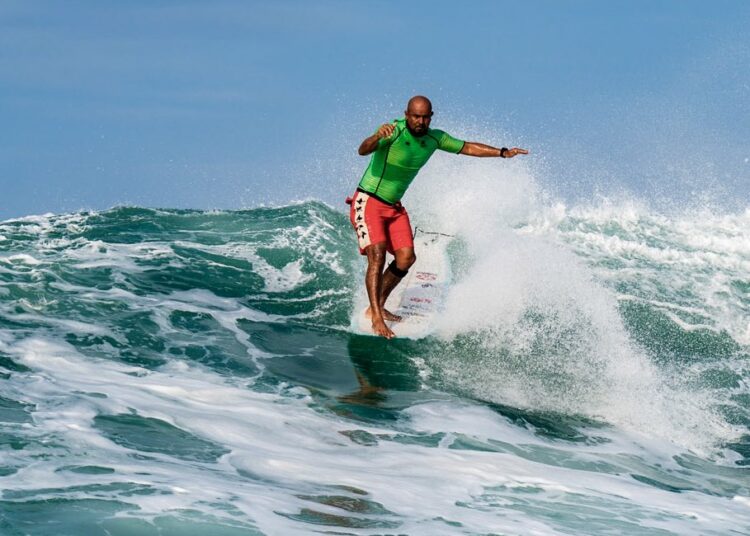 Amado de Jesús Alvarado avanza a segunda ronda en el Mundial de Longboard 2025