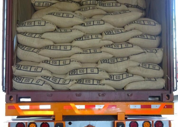 Ministro de Defensa aclara que contenedor con droga fue manipulado fuera de El Salvador