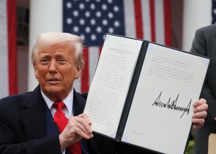 Donald Trump firma orden para que TikTok funcione 75 días más en EEUU