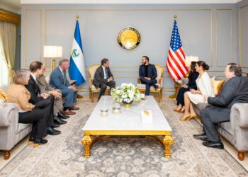 Presidente Bukele recibe a miembros del Comité de Energía y Comercio de EEUU