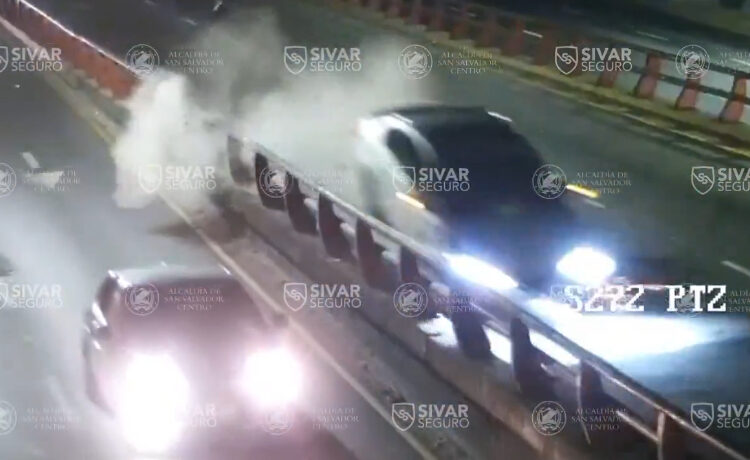 Conductor pierde el control de su vehículo al conducir a excesiva velocidad