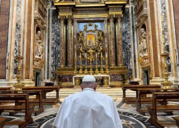 Papa Fracisco marca el inicio de la Semana Santa con la visita a la Basílica de Santa María la Mayor