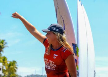Gabriela Bryan se agencia el SurfCity El Salvador Pro Tour 2025
