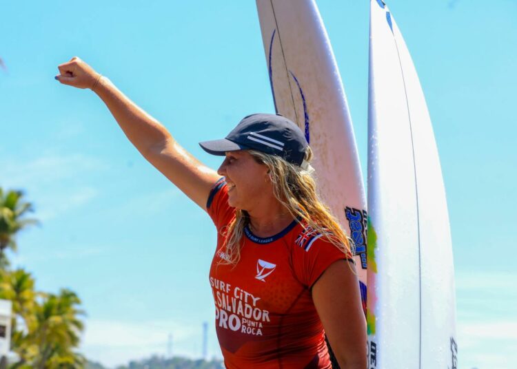 Gabriela Bryan se agencia el SurfCity El Salvador Pro Tour 2025