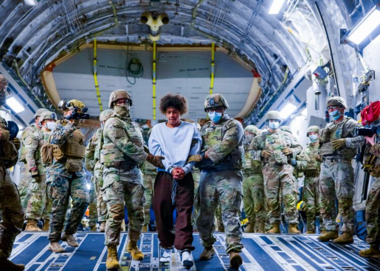 Llegan a El Salvador más delincuentes “enemigos de Estados Unidos”