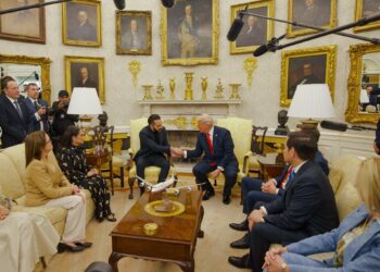 Donald Trump califica como “fuera de serie” al presidente Nayib Bukele