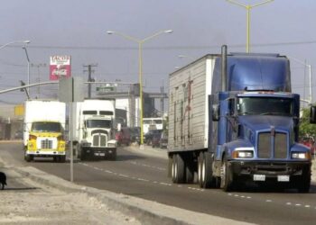 Presidente Trump exigirá a transportistas de carga dominar el idioma inglés