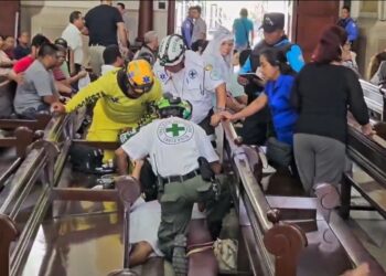 Socorristas brindan atención inmediata en cierre del Santo Via Crucis en San Salvador