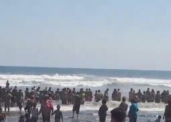 Cruz Roja rescata a hombre que se ahogaba originario de Santa Ana