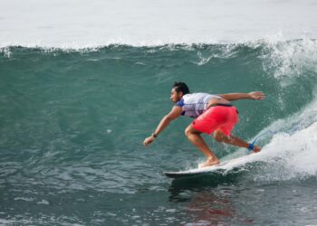 Bryan Perez avanza a la siguiente fase del Surf City El Salvador 2025