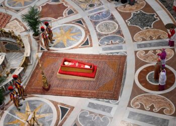 trasladan al Papa Francisco a la Basílica de San Pedro