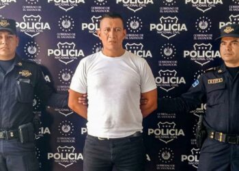 Presentan a sujeto detenido por ciudadanos cuando robaba en un agroservicio en Cojutepeque