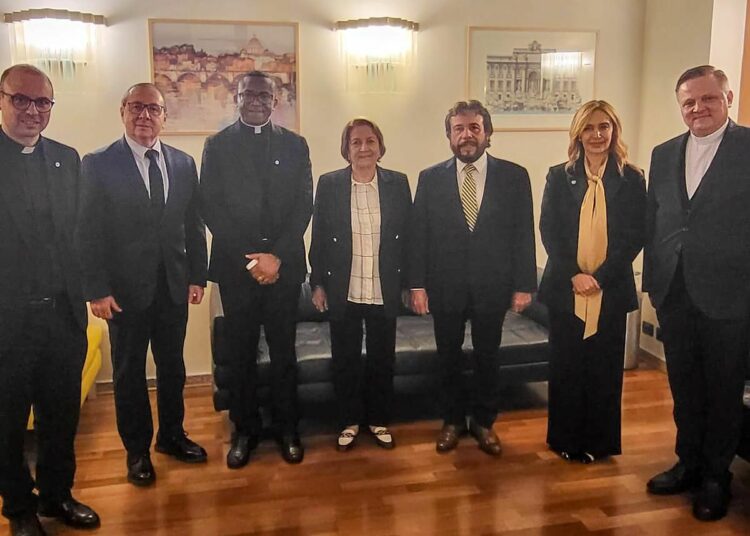 Vicepresidente Félix Ulloa viaja al Vaticano para asistir a exequias del Papa Francisco