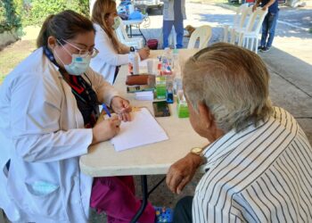 Alcaldía de San Salvador Centro realiza brigadas médicas y jornadas de fumigación para prevenir enfermedades