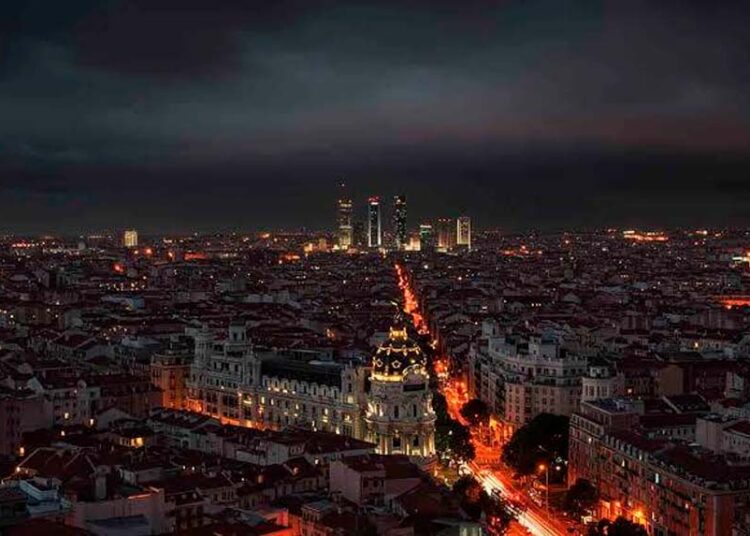 Se restablece por completo la energía eléctrica en España