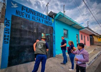 Multan a funeraria de Zacatecoluca por arrojar desechos en punto no autorizado