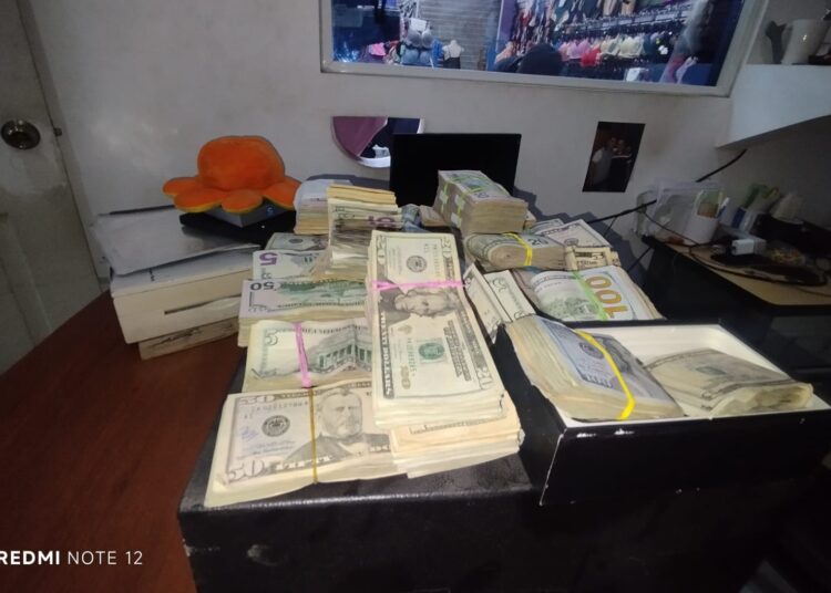 Declaran a favor del Estado una lancha y más de $100,000 vinculados al lavado de dinero y narcotráfico