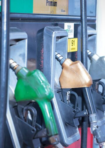 Precios de los combustibles bajan en El Salvador