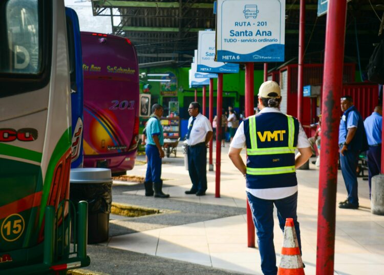 Verifican que se continúe brindando servicio de transporte en terminal de occidente