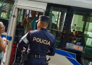 Despliegue nacional de la PNC asegura servicio gratuito y protección a usuarios del transporte