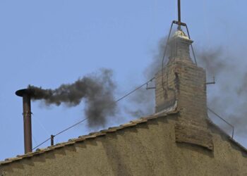 Cardenales continúan sin alcanzar consenso tras dos votaciones