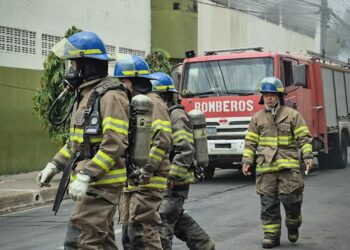 Incendio en San Vicente no reporta personas lesionadas, solo daños materiales