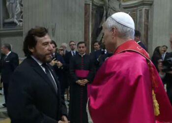 Vicepresidente Ulloa felicitó al Papa León XIV y agradeció su cercanía con el país