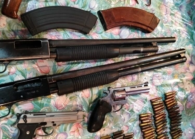 Dos sujetos detenidos en operativos distintos por delitos con drogas y aarmas de guerra