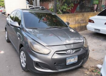 Detienen a dos hombres en Mejicanos durante allanamientos por delitos de drogas