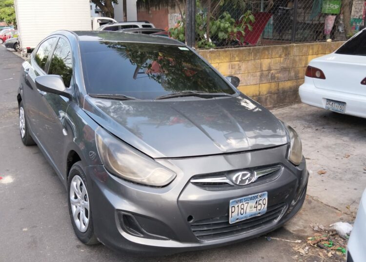 Detienen a dos hombres en Mejicanos durante allanamientos por delitos de drogas