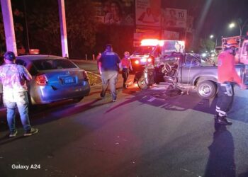 Varios vehículos colisionan cerca del puente El Trébol dejando heridos en Santa Ana Centro