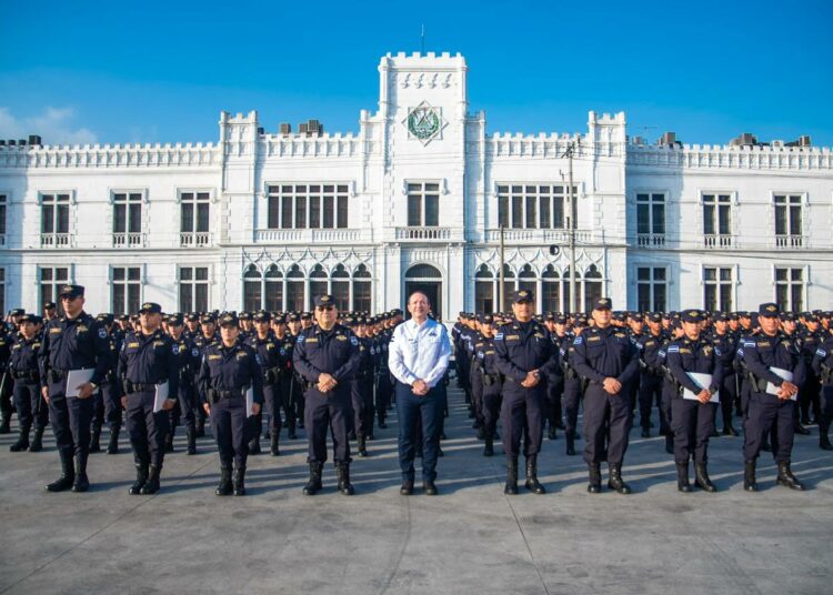 Nuevos policías reforzarán la seguridad en comunidades que ahora viven en paz y orden
