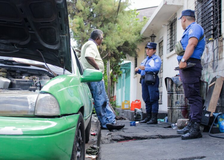 San Salvador avanza en la recuperación del espacio público con operativos