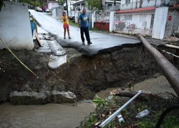 Fuertes lluvias azotan Puerto Rico, inundan calles y ya han causado fallecidos
