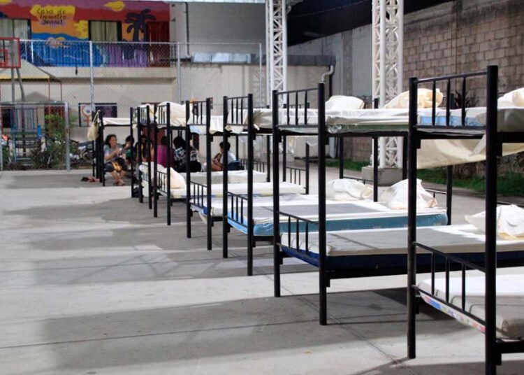 Autoridades mantienen habilitado albergue temporal en El Majahual ante fuerte oleaje