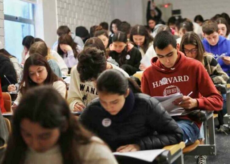 Capturan a profesora chilena por propuesta indecente a uno de sus estudiantes