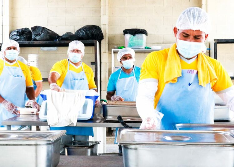 Aprueban fondos para monitoreo electrónico y cocinas industriales para Centros Penales