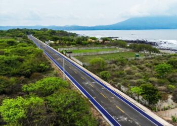 Nueva calle hacia playa Las Mueludas está por finalizar y potenciará el turismo en la zona