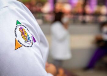 Gobierno y UES firman convenio; studiantes de medicina harán servicio social en jornadas de salud