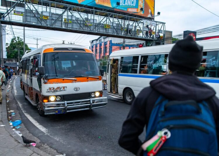 Analista propone nacionalizar el transporte para frenar abusos del sector