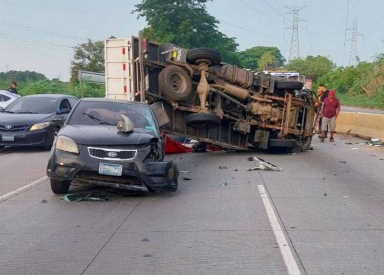 Accidente en carretera a San Salvador deja un lesionado y complica el tránsito