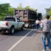 Choque entre pick-up y volqueta genera tráfico en Ciudad Arce
