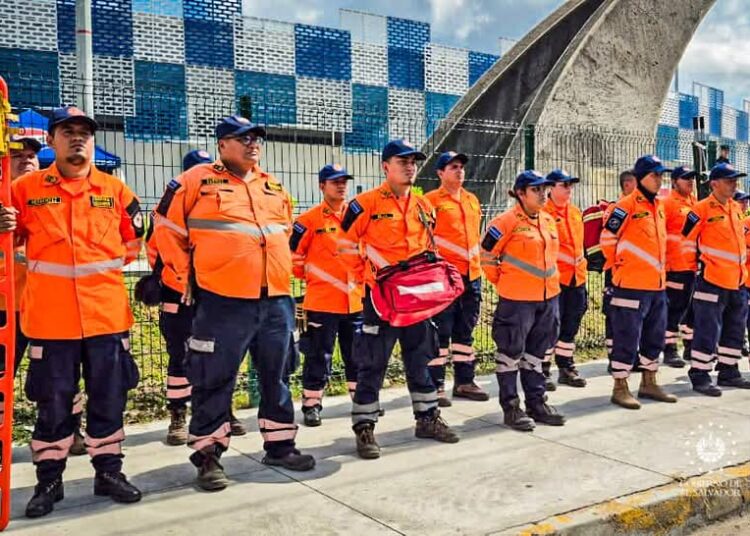 Protección Civil brindan asistencia durante la final entre Alianza y Limeño
