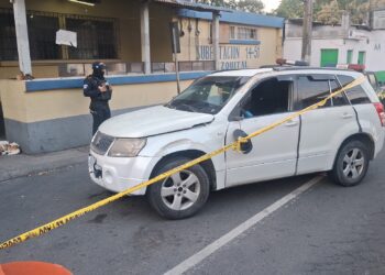 Un comerciante murió y otro resultó herido en un ataque frente a subestación policial en Guatemala
