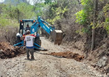 Alcaldía de Santa Ana Centro trabaja para llevar agua potable a los habitantes del caserío El Mojón